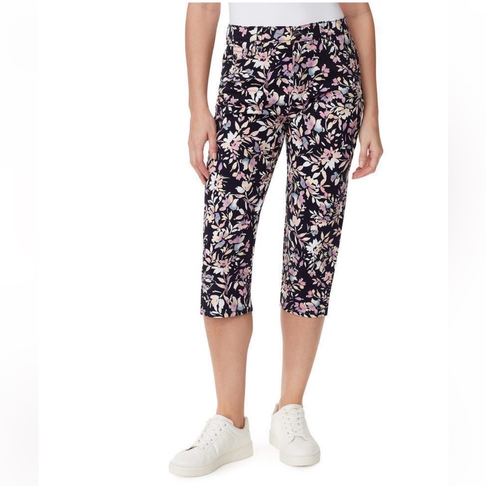 NWOT! Gloria Vanderbilt Women's Amanda Flora Capri Jeans Midnight Affair Size 4P